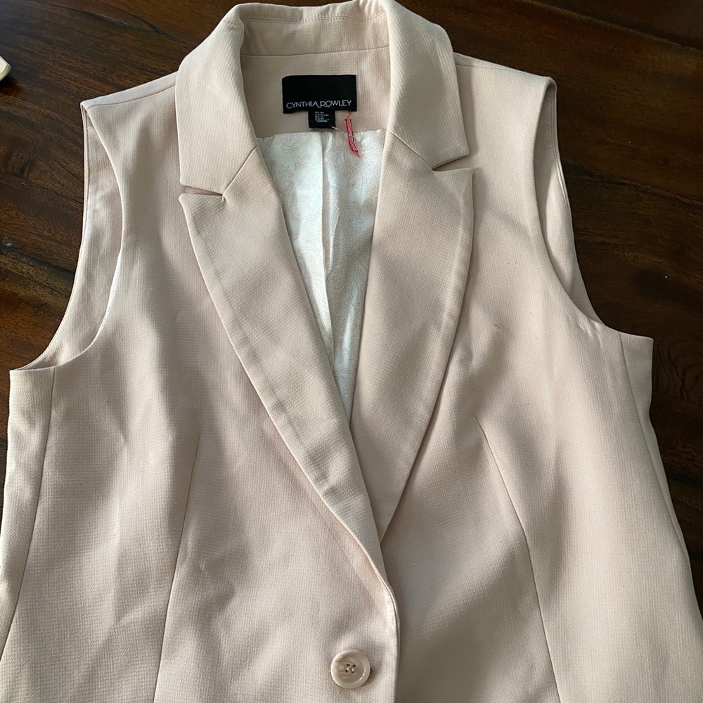 Pastel pink sleeveless Vest!